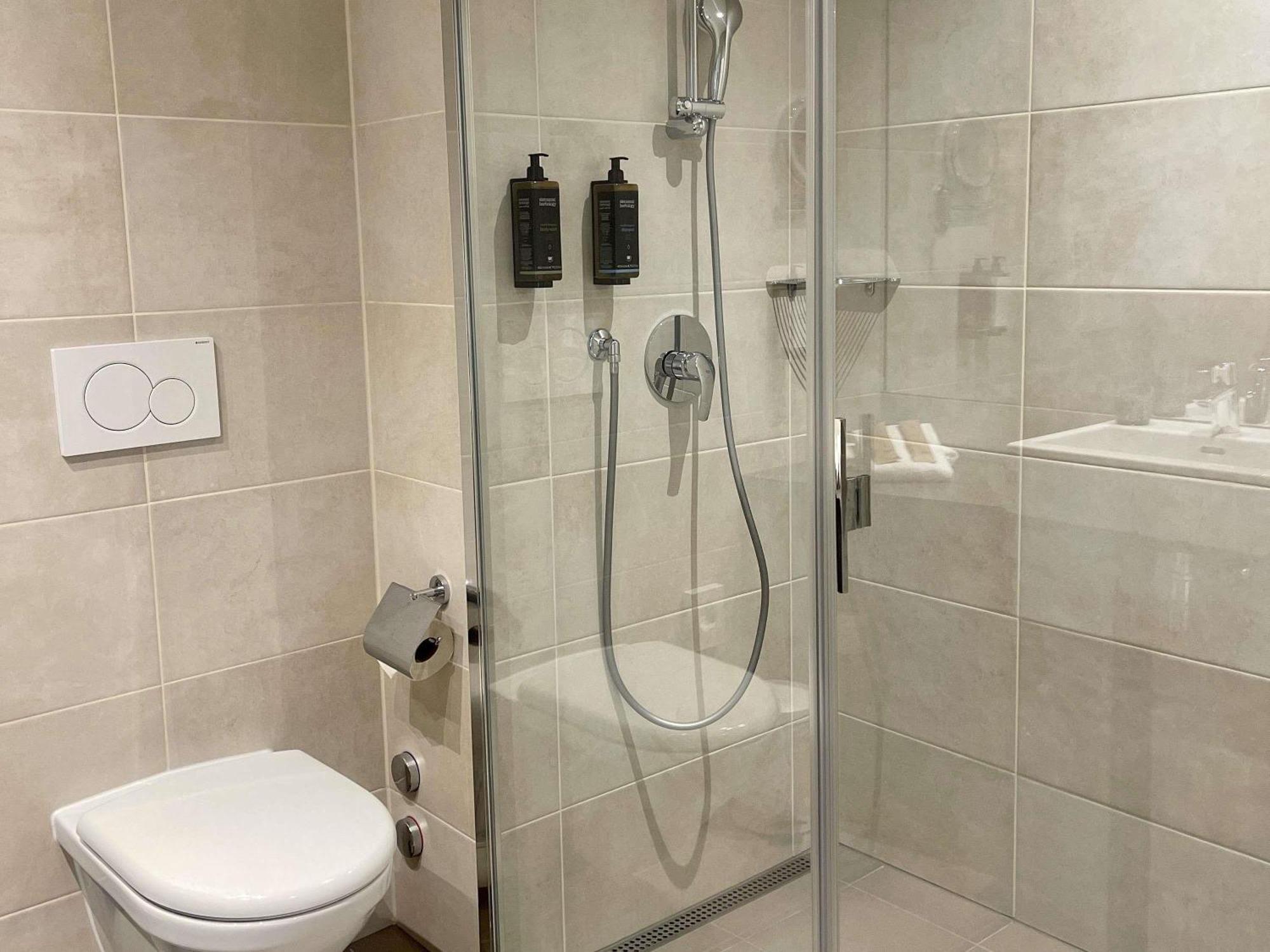 Chambre Familiale avec 1 Lit Double et 1 Lit d'Appoint